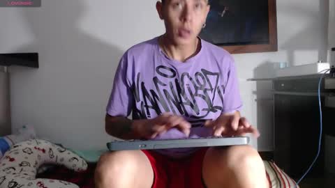 Snapshot of hot_twinks83 chatting on 11.10.25 hot_twinks83 online show from 11.10.25