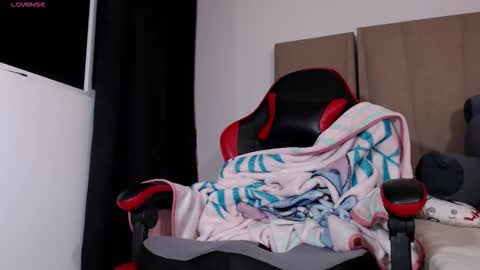 Snapshot of hot_twinks83 chatting on 11.12.25 hot_twinks83 online show from 11.12.25