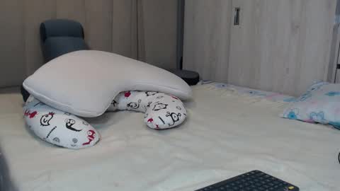 Snapshot of hot_twinks83 chatting on 11.15.25 hot_twinks83 online show from 11.15.25