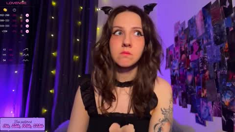 Snapshot of hotarutomo chatting on 10.31.25 Next stream 28112024 8 GMT 3 online show from 10.31.25