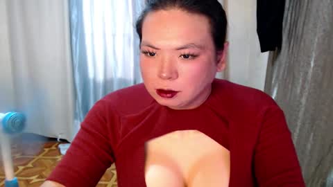 Snapshot of hotasian_mama chatting on 10.05.25 Grace online show from 10.05.25