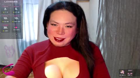 Snapshot of hotasian_mama chatting on 10.12.25 Grace online show from 10.12.25