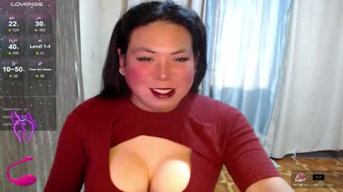 Snapshot of hotasian_mama chatting on 10.22.25 Grace online show from 10.22.25