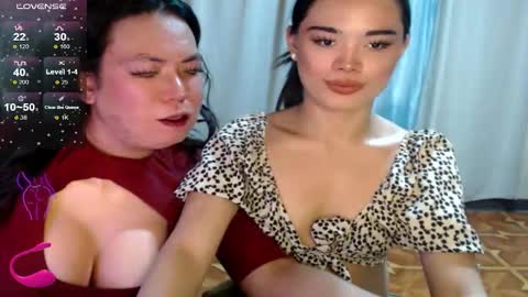 Snapshot of hotasian_mama chatting on 10.23.25 Grace online show from 10.23.25