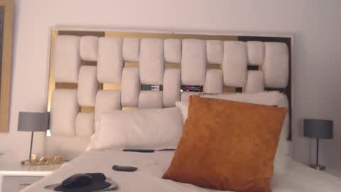 Bella Milf online show from 10.17.25