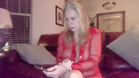 hotblondemilf1962 online show from 01.11.25