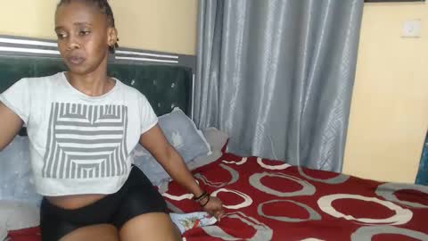 Snapshot of hotbooty001 chatting on 09.24.25 spicy online show from 09.24.25