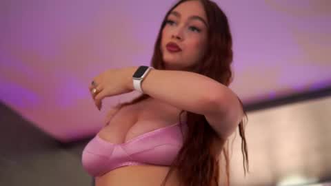 Snapshot of hotbustybabex chatting on 10.13.25 Anais online show from 10.13.25