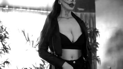 Snapshot of hotbustybabex chatting on 10.31.25 Anais online show from 10.31.25