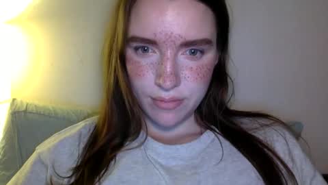 Snapshot of hoteffy chatting on 04.27.26 effy online show from 04.27.26