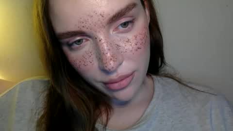 Snapshot of hoteffy chatting on 05.21.26 effy online show from 05.21.26
