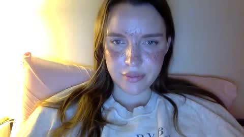 Snapshot of hoteffy chatting on 05.22.26 effy online show from 05.22.26
