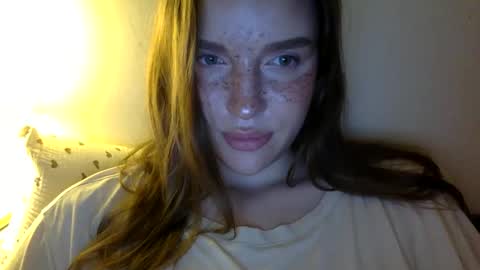 Snapshot of hoteffy chatting on 06.03.26 effy online show from 06.03.26