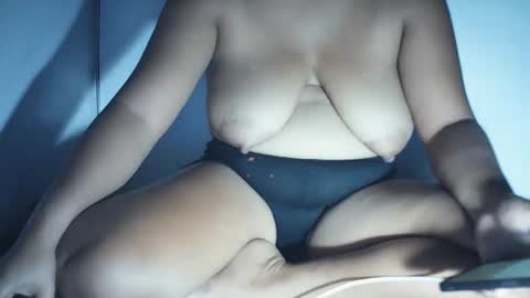 Snapshot of hotflowerclit chatting on 09.24.25 hotflowerclit online show from 09.24.25