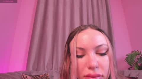 F R A N C E S online show from 01.01.25