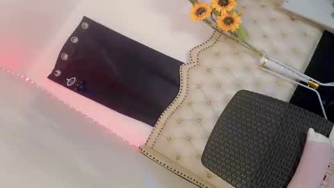 Snapshot of hotgirl_krisxx chatting on 10.15.25 hotgirl_krisxx online show from 10.15.25