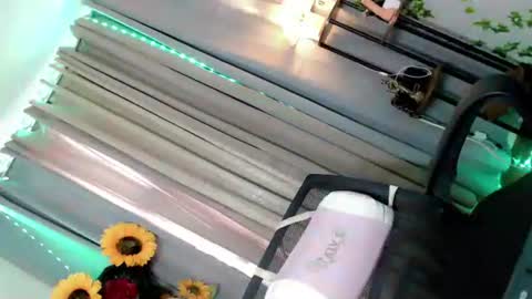 Snapshot of hotgirl_krisxx chatting on 10.30.25 hotgirl_krisxx online show from 10.30.25