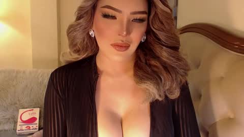 Snapshot of hotgoddesselectrax chatting on 10.05.25 Miss ELY online show from 10.05.25