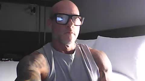 Snapshot of hotguy4u2see chatting on 06.10.26 Hotguy4u2see online show from 06.10.26