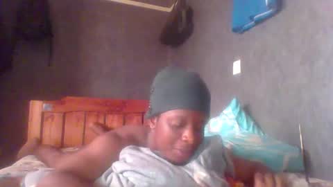 Snapshot of hotguyy001 chatting on 02.18.25 hotguyy001 online show from 02.18.25