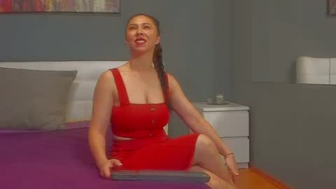 Snapshot of hotjennyfer4u chatting on 06.18.26 Jennyfer online show from 06.18.26