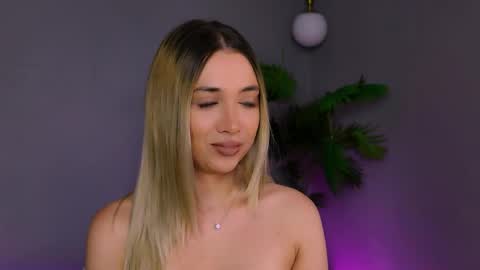 Snapshot of hotjessxx chatting on 04.23.26 Maria online show from 04.23.26
