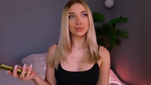 Snapshot of hotjessxx chatting on 04.27.26 Maria online show from 04.27.26