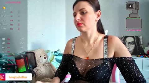 Snapshot of hotkleoo chatting on 02.28.25 MistressM online show from 02.28.25