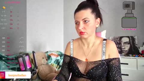 Snapshot of hotkleoo chatting on 03.03.25 MistressM online show from 03.03.25