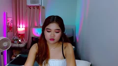 Layla online show from 12.14.24