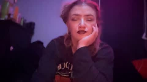 Snapshot of hotmommy1551 chatting on 03.14.26 Hannah Montana online show from 03.14.26