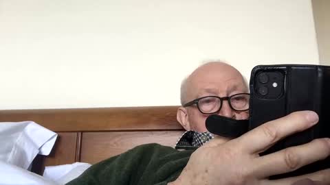 Snapshot of hotmuff99 chatting on 02.26.25 hotmuff99 online show from 02.26.25