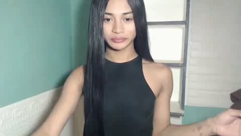 Snapshot of hotsexyaveryxx chatting on 10.22.25 Suzete online show from 10.22.25