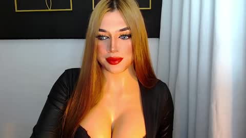 Snapshot of hotstellacumxxx chatting on 12.04.24 STELLA online show from 12.04.24