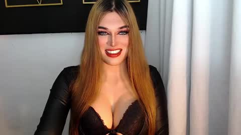 Snapshot of hotstellacumxxx chatting on 01.11.25 STELLA online show from 01.11.25