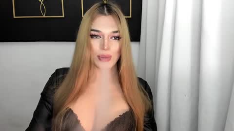 Snapshot of hotstellacumxxx chatting on 03.08.25 STELLA online show from 03.08.25