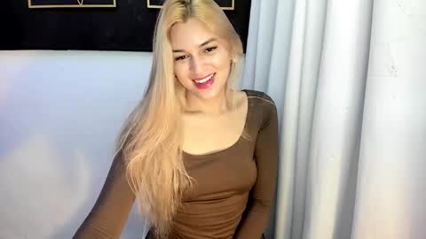 Snapshot of hotstellacumxxx chatting on 10.13.25 STELLA online show from 10.13.25