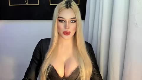 Snapshot of hotstellacumxxx chatting on 11.15.25 STELLA online show from 11.15.25