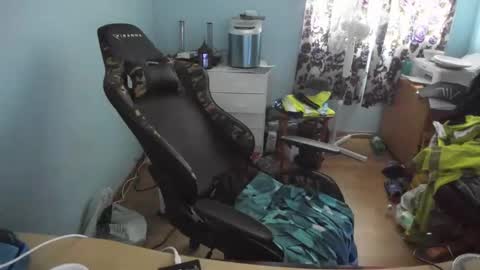 hot online show from 10.16.25