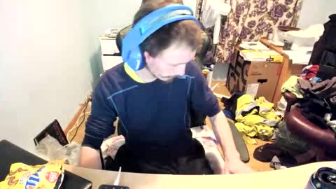 hot online show from 11.23.25