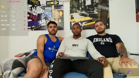 Snapshot of hott_asses chatting on 12.31.24 hott_asses online show from 12.31.24