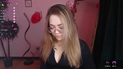 Snapshot of hottease_pvt chatting on 02.04.25 hello Im Eva online show from 02.04.25