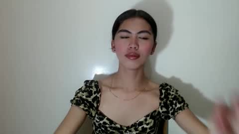 hottestdella69 online show from 10.17.25