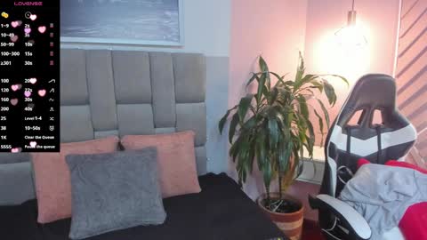 Snapshot of hottie_mine_ chatting on 01.17.25 2pm - 9pm GMT-5 online show from 01.17.25