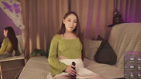 hottpeachh online show from 10.19.25