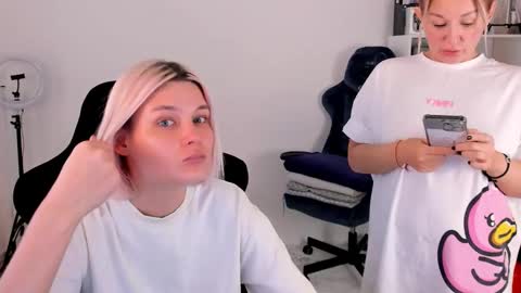 Snapshot of hottyblonds chatting on 11.01.25 Nessie and Jessie online show from 11.01.25