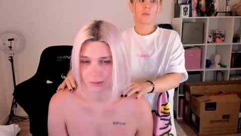 Snapshot of hottyblonds chatting on 11.02.25 Nessie and Jessie online show from 11.02.25