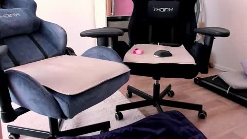 Nessie and Jessie online show from 03.09.26