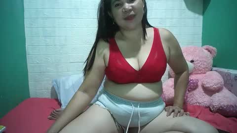 Snapshot of hotwetmommaxxx chatting on 12.04.24 hotwetmommaxxx online show from 12.04.24