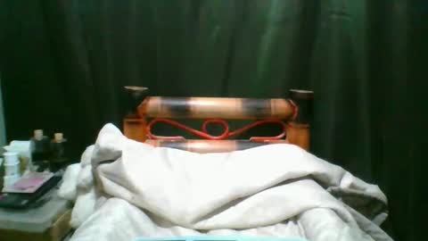 Snapshot of hotwild4uxx chatting on 12.18.25 hotwild4uxx online show from 12.18.25